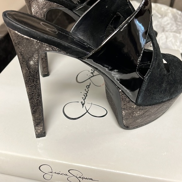 Jessica Simpson black platform heels. - Picture 6 of 12